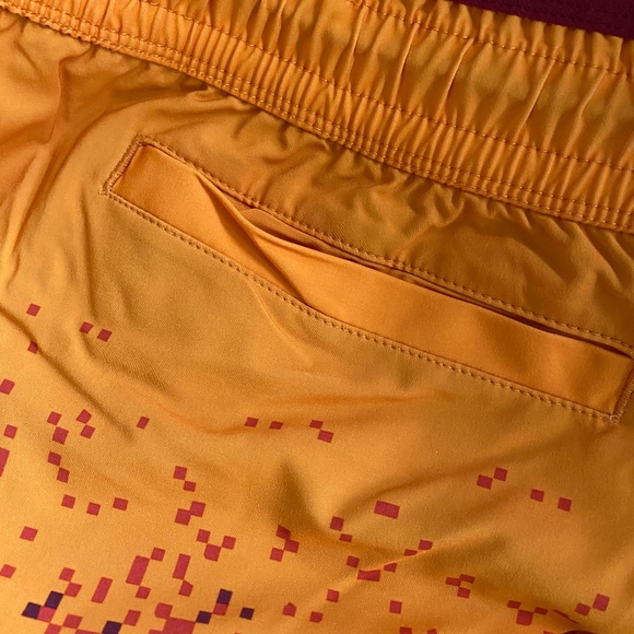 New mens Oakley XL and XXL Beach Pixel shorts - Picture 6 of 6